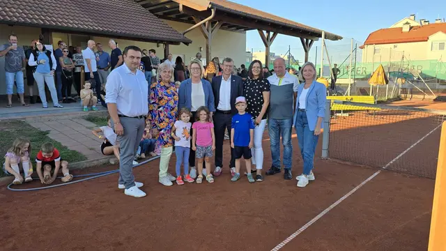 Am Festakt nahmen auch Vertreterinnen und Vertreter aus Politik und Gemeinde teil. | Foto: Büro Landtagspräsidentin 