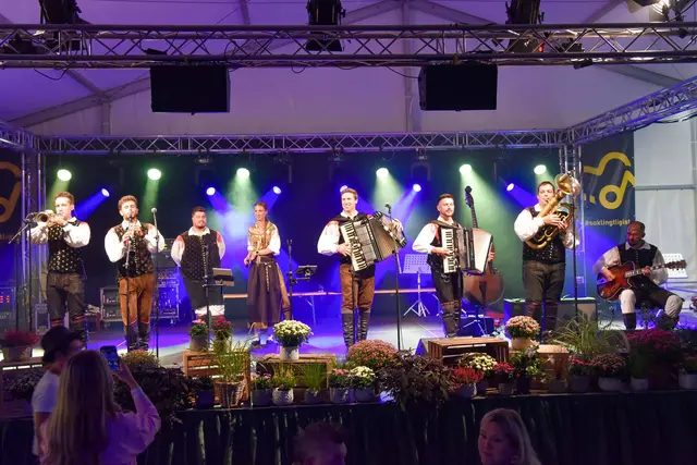 Freitag – Oberkrainer-Abend: Sašo Avsenik mit seinen Oberkrainern. | Foto: MLK