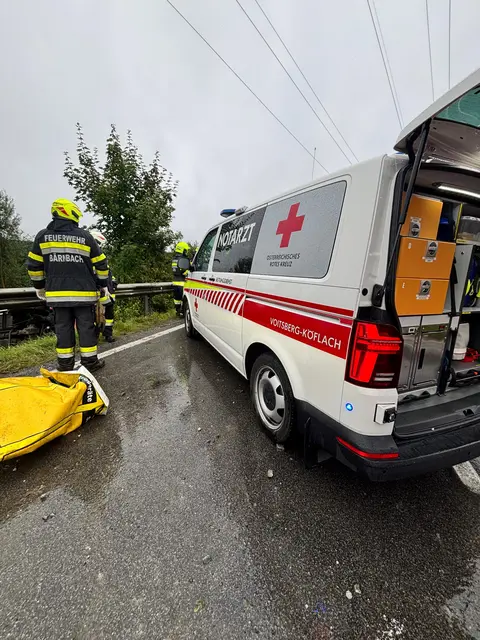Drei Personen mussten ins UKH Graz gebracht werden. | Foto: R. Thormann/Rotes Kreuz