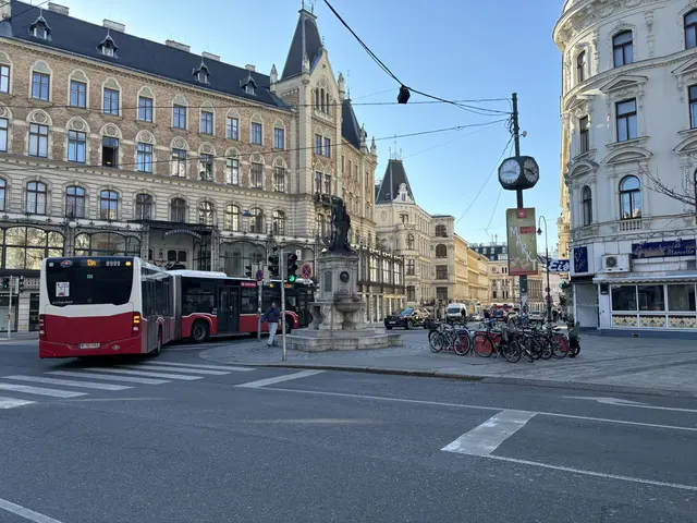 Wiens Finanzstadträtin Barbara Novak (SPÖ) hat verkündet, das Bezirksbudget 2026 solle nicht höher als jenes des Vorjahres werden. Was bedeutet das für angekündige Großprojekte wie den Margaretenplatz? | Foto: Nathanael Peterlini/MeinBezirk