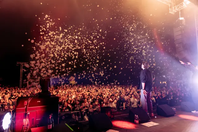 Die vergangenen zwei Wochenenden standen im Salzburger Volksgarten ganz im Zeichen von Musik, Begegnung und spätsommerlicher Festivalatmosphäre: Bei freiem Eintritt lockte die Konzertreihe „Live in Salzburg“ insgesamt fast 20.000 Besucherinnen und Besucher in den drittgrößten Park der Stadt. | Foto: Stadt Salzburg/Martin&Klein