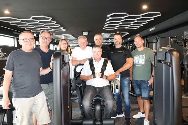 STR Harald Kuchwalek, STR Thomas Dobousek, STR Birgit Reininger, Vize Bgm. Christian Pusch, Bgm. Abg. z. NR Wolfgang Kocevar, GR Hamdi Sejdiu, Betreiber Vedran Arkus, STR Thomas Reininger. | Foto: Stadtgemeinde Ebreichsdorf