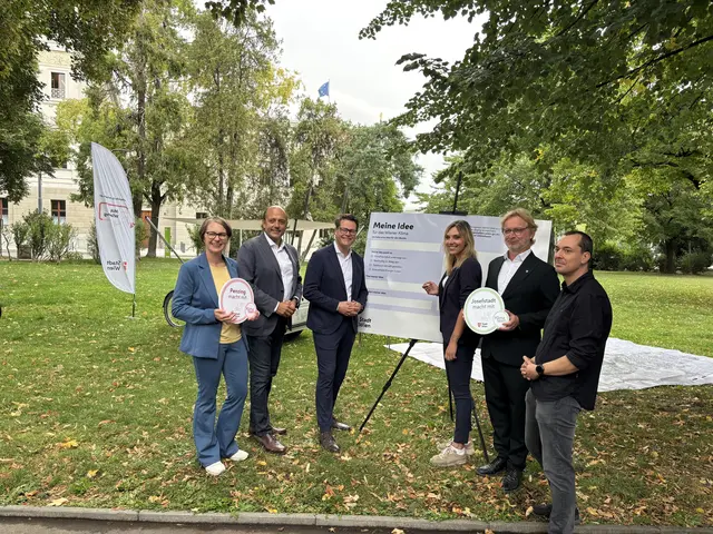 Auch Klimastadtrat Jürgen Czernohorszky (SPÖ) war bei der Verkündung vor Ort.  | Foto: Philipp Scheiber / MeinBezirk