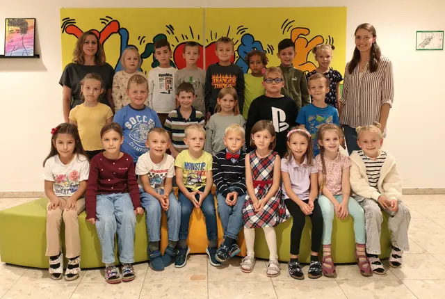 2025 Volksschule Tulln I, 1d mit Direktorin Birgit Neigenfind und Klassenlehrerin Michaela Eder. | Foto: Christian Nowotny