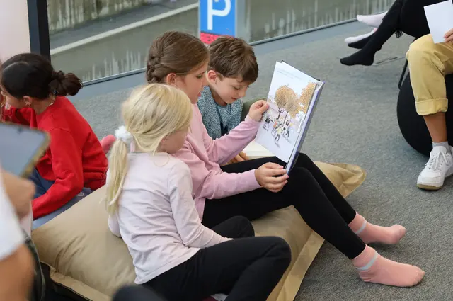  In der Kinderbibliothek ist über den Sommer ein gemütlicher Rückzugsort für ältere Kinder ab dem Volksschulalter entstanden. | Foto: A. Steinacker