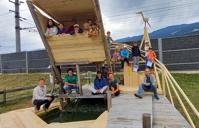 Mit viel Fantasie und Geschick entstand ein Aussichts- und Chill-Turm mit Fenster zum Kitzbüheler Horn und einem Pool. | Foto: Netzwerk Handwerk