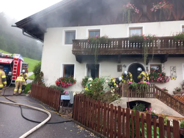 Feuerwehren aus Flaurling, Polling und Telfs konnten den Brand unter Kontrolle bringen. | Foto: FF Polling/FB