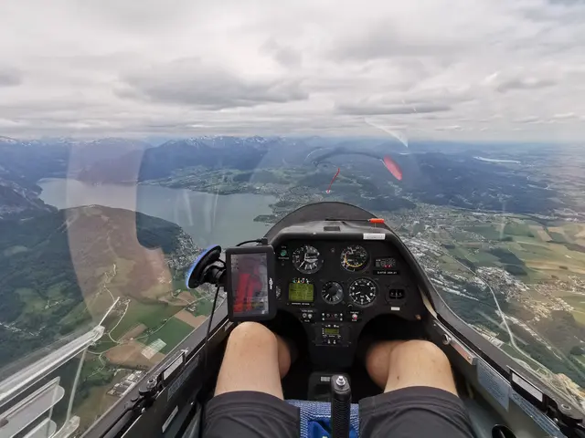 Perspektive aus dem Cockpit eines Segelfliegers | Foto: Michael Meitner