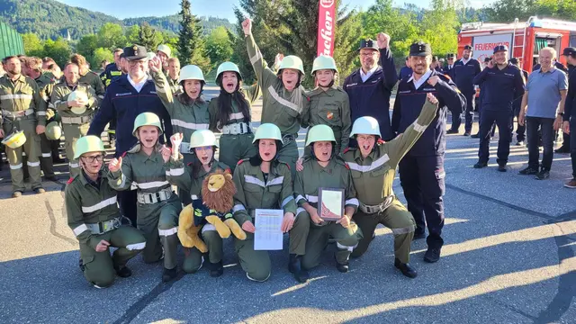Die Radweger Damenmannschaft mit Maskottchen "Simba". Die Ziele der Damen sind klar definiert – sie wollen ganz nach oben. | Foto: ÖA@BFK07