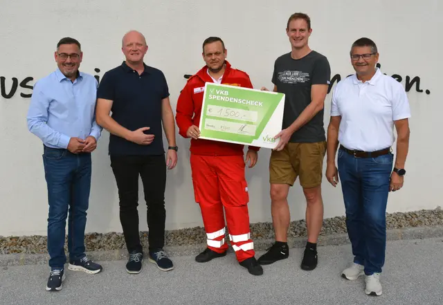 ÖVP-Bezirksparteiobmann LAbg. Klaus Mühlbacher, Bürgermeistersprecher Christoph Weitgasser, Bezirksrettungskommandant Josef Hörtlackner, Ortsstellenleiter Martin Mandl und Bgm. Johann Schwankner. | Foto: OÖVP Bezirk Braunau