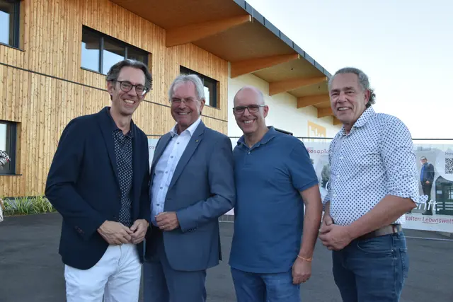 WK Bezirksstellenleiter Andreas Marquardt, Präsident des NÖ Landtages Karl Wilfing, WK Bezirksobmann Peter Bosezky und Vizebürgermeister Kottingbrunn Peter Szirtes | Foto: Mirjam Preineder