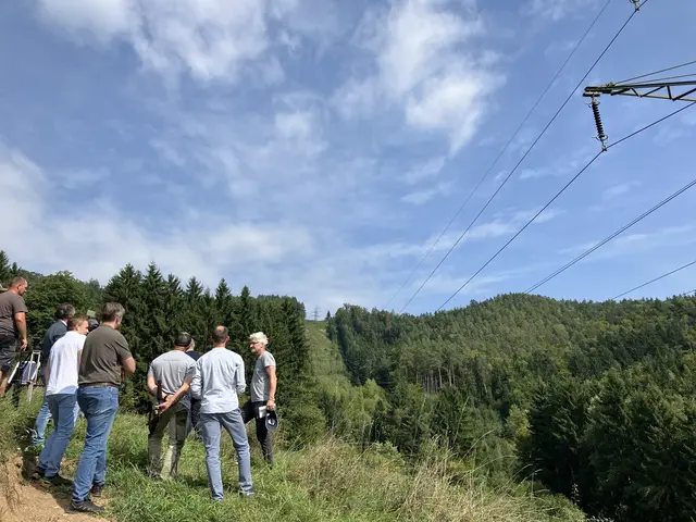 APG und die KNG luden zu einer weiteren Exkursion nach Griffen. Dabei wurden die Naturgefahren für die geplante Stromtrasse von Experten erläutert. | Foto: Privat