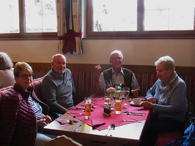 Am Mittwoch den 10.September 2025 war es Anif wiederum Zeit zum Senioren-Tag.
Dieses Jahr war Hallstatt für 215 Senioren*Innen das auserwählte Ziel.
Mittagessen in Annaberg beim Postwirt.