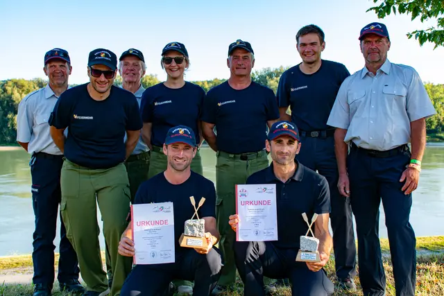 Stefan und Andreas Berger von der Feuerwehr Feldkirchen freuen sich über den dritten Platz in der Silber-Wertung Allgemein A. | Foto: Pressestelle BFK UU / Phillip Prokesch