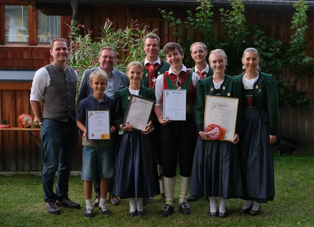 Die vier jungen MusikerInnen freuen sich über ihr Leistungsabzeichen. | Foto: MK Iselsberg-Stronach