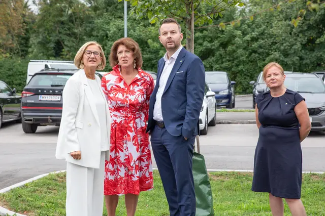 Landeshauptfrau Johanna Mikl-Leitner, Bezirkshauptfrau Alexandra Grabner-Fritz, Abteilungsleiter Christoph Reiter-Havlicek und Bezirkshauptfrau-Stellvertreterin Eva Bauer | Foto: er