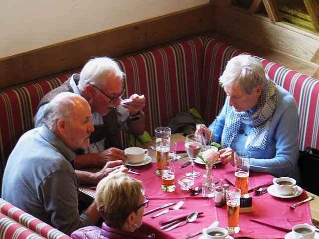 Am Mittwoch den 10.September 2025 war es Anif wiederum Zeit zum Senioren-Tag.
Dieses Jahr war Hallstatt für 215 Senioren*Innen das auserwählte Ziel.
Mittagessen in Annaberg beim Postwirt.