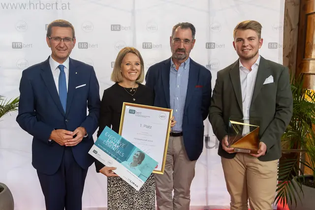 Wirtschafts-Landesrat Markus Achleitner, Eva-Maria Rendl (Fill), Andreas Berger (Rosenbauer International AG), Philipp Heissbauer (Fill).  | Foto: Cityfoto_Pelzl