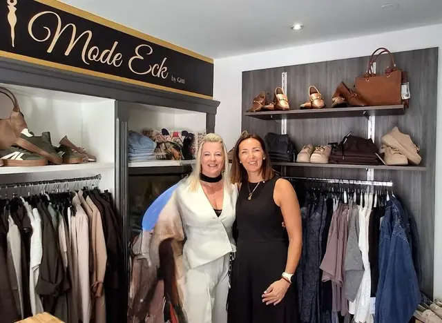 Brigitte Kübler und Martina Rettenbacher fahren regelmäßig nach Italien, um neue Mode auszuwählen. | Foto: Martina Rettenbacher