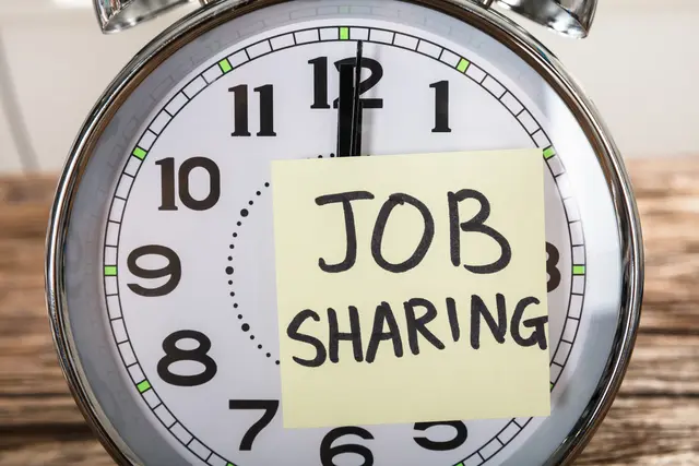 Flexible Arbeitszeitmodelle wie Teilzeit, Jobsharing oder Führung in Teilzeit stehen am Donnerstag, 2. Oktober 2025 um 19 Uhr in der Raiffeisenbank Ried im Fokus. | Foto: Smarterpix/AndreyPopov