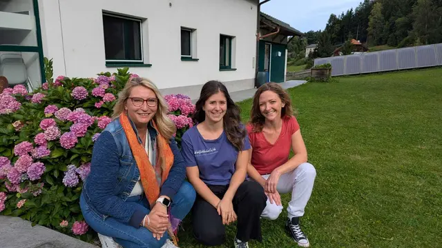 Die Therapeutinnen der neuen Wohlfühlschmi(e)de: Petra Sachsenhofer, Barbara Schmid und Katrin Schönberger (von links). | Foto: Schmid