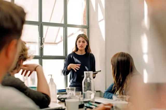 Nur fünf Prozent der Firmen in Österreich kommunizieren per "Sie". In 67 Prozent der heimischen Unternehmen wird ausschließlich Deutsch gesprochen. | Foto: Magenta Telekom