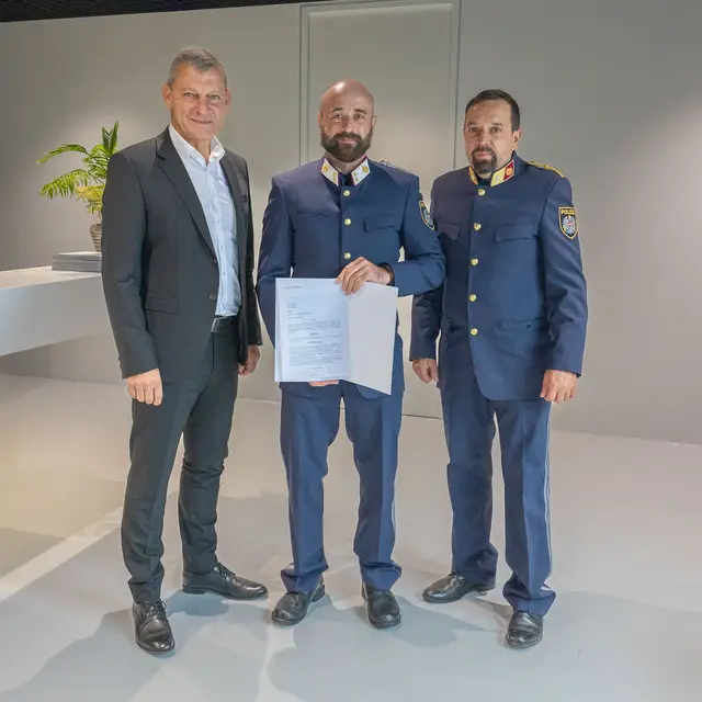 v.l: Landespolizeidirektor Helmut Tomac, Kontrollinspektor Florian Bader und Bezirkspolizeikommandant Michael Eder. | Foto: LPD Tirol, Bernhard Gruber