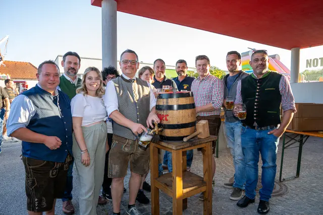 Vizebürgermeister Peter Hießberger, Nationalrat Fritz Ofenauer, Sophie Hromatka – Winzerhof Erber, Margit Redlinghofer – Henry-Laden, Bürgermeister Peter Hießberger, Sandra Böhmer – Ortstellenleiterin u. Bezirkskommandantin Rotes Kreuz, Kommandant Stellvertreter Martin Hell, Kommandant Peter Neussner, gf.GR Michael Burger, gfGR David Hirschmüller, gfGR Daniel Zimmel. | Foto: Manfred Hanus