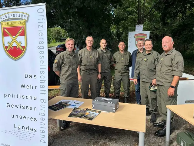 Die Offiziersgesellschaft Burgenland, an der Spitze Mjr Otto Prieler. Auch mit dabei der Stabschef des Militärkommandos Bgld. Oberst Raimund Wrana (2.v.l.) | Foto: Christian Preiner