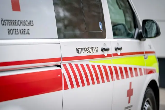 Die drei Verletzten, zwei Männer und eine Frau, mussten nach medizinischer Erstversorgung in das Krankenhaus Spittal/Dau eingeliefert werden.(Symbolfoto) | Foto: Bernhard Knaus