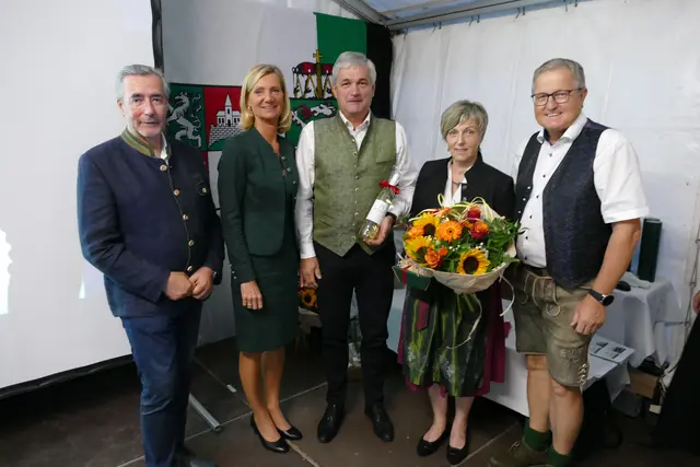 Ehrung für die Familie Strohmeier vom Peiserhof - Landessieger in der Kategorie Schilcher | Foto: MG Wies
