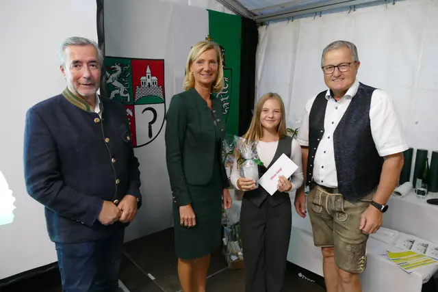 Und die Jüngste unter den Geehrten: Olivia Sungi, Doppel-Staatsmeisterin im Westernreiten | Foto: MG Wies