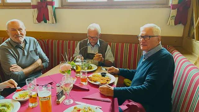 Am Mittwoch den 10.September 2025 war es Anif wiederum Zeit zum Senioren-Tag.
Dieses Jahr war Hallstatt für 215 Senioren*Innen das auserwählte Ziel.
Mittagessen in Annaberg beim Postwirt.