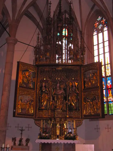 Am Mittwoch den 10.September 2025 war es Anif wiederum Zeit zum Senioren-Tag.
Dieses Jahr war Hallstatt für 215 Senioren*Innen das auserwählte Ziel.
Hallstatt -- kath.Kirche !