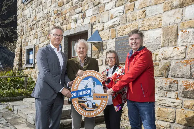Dr. Johannes Hörl (Vorstand Großglockner Hochalpenstraßen AG), HR Prof. DDr. Eberhard Stüber (ehem. Direktor Haus der Natur, Präsident Naturschutzbund Österreich und Landesumweltanwalt), Dr.in Inge Illich (ehem. Mitarbeiterin Haus der Natur) und Dr. Robert Lindner (Direktor Haus der Natur und Juryvorsitzender Glockner Öko-Forschungs-Fonds) | Foto: Christian Leopold