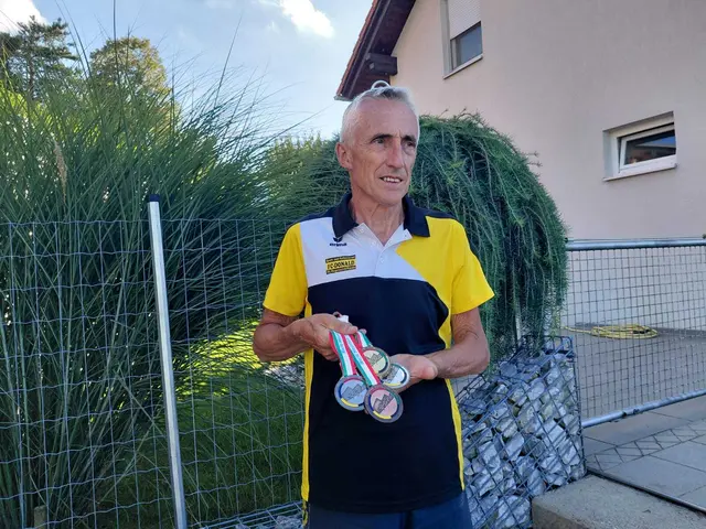 Josef Loidolt mit seinen Medaillen von den Championships in Italien. | Foto: FC Donald