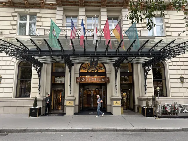 Das insolvente "Grand Hotel Wien" samt Grundstück wird laut einem Zeitungsbericht um 78 Millionen Euro verkauft. | Foto: Fabian Franz/MeinBezirk