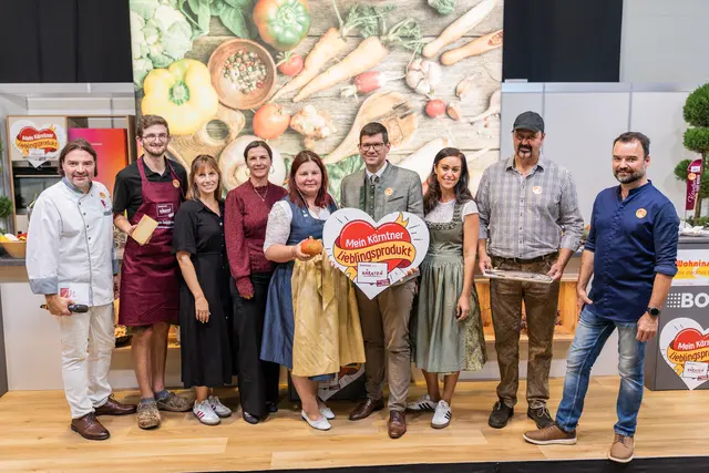 Genussland Kärnten Botschafter Marco Krainer, Jakob Kohlweiß von der Kaslabn, Katrin Hafner alias katrininthekitchen, Genussland Kärnten Geschäftsführerin Sandra Käfer, Genussland Kärnten Obfrau Petra Pobaschnig, Landeshauptmannstellvertreterin Martin Gruber, Catrin Ferrari-Brunnenfeld alias cookingcatrin, Johann Poganitsch von der Fischzucht Poganitsch und Martin Hudelist vom Hambrusch. | Foto: Nicolas Zangerle