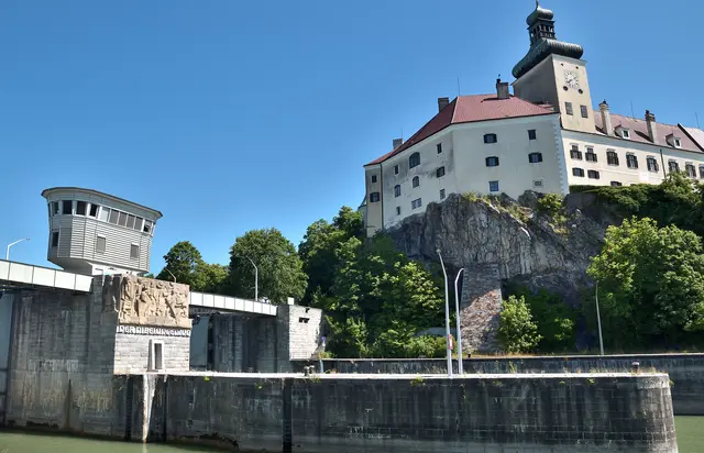 Osteinfahrt mit Blick in Richtung Schloss Persenbeug am linken Donauufer. | Foto: Hans-Peter Kriener