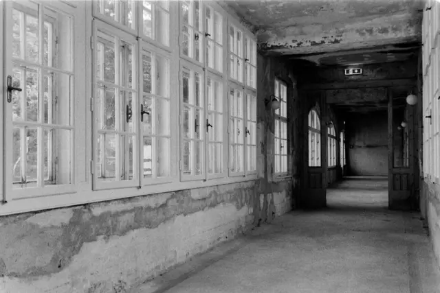 Der Korridor verbindet Südbahnhotel und Waldhof. | Foto: T. Santrucek