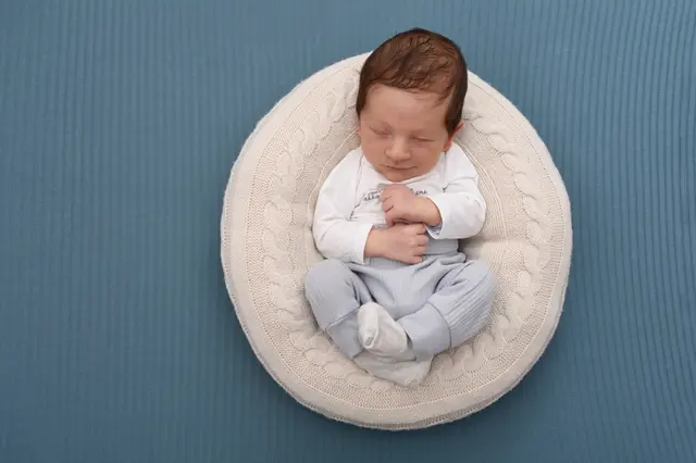 Name: Julian
Geburtsdatum: 18.08.2025
Gewicht: 3140 cm
Größe: 48 cm
Eltern: Carina Müller und Markus Bauer aus Fehring | Foto: Babysmile