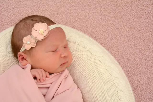 Name: Miriam
Geburtsdatum: 18.08.2025
Gewicht: 4275 g
Größe: 55 cm
Eltern: Anna und Philipp Moder aus Trofaiach | Foto: Babysmile