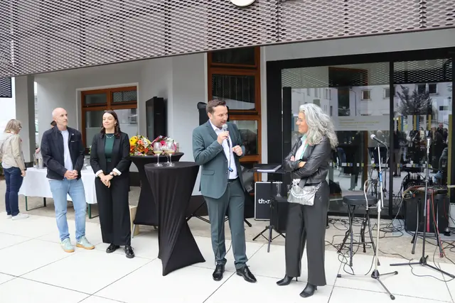 Bürgermeister Benedikt Lentsch bei seinen Grußworten.  | Foto: Elisabeth Zangerl