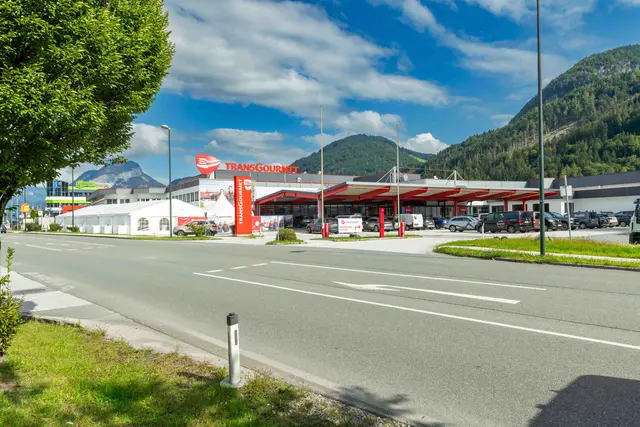 Mit neuem Außenauftritt startet der Wörgler Großhandels-Spezialist Riedhart nun unter dem Markendach von Transgourmet durch. | Foto: Timestho Tijmen Schuil für Transgourmet