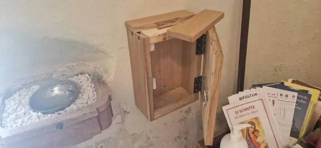 Das aufgebrochene Kästchen. | Foto: Puttinger