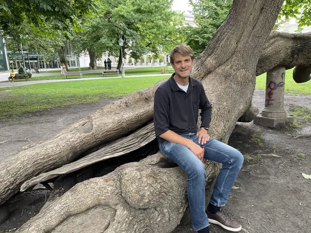 Der Jugendbeauftragte der Stadt, Lukas Holzmann, wünscht isch mehr Platz für Jugendliche in der Stadt Salzburg. | Foto: Lisa Gold