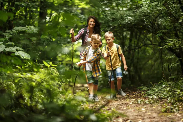 Die ganze Familie kann auf den Wanderrouten Naturgenuss und Kulturgeschichte auf einzigartige Weise miteinander verbinden.
| Foto: Adobe Stock