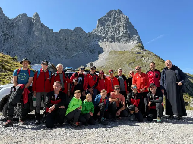 Am Lamsenjoch fand die Gedenkmesse statt. Es war ein strahlend schöner Tag.  | Foto: ZOOM-Tirol