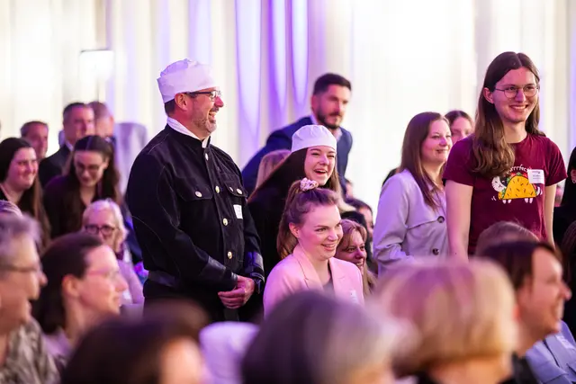 Thomas Gollner will, dass seine Lehrlinge am Ball bleiben und sich dem Zahn der Zeit anpassen. | Foto: sprungbrett/Astrid Knie