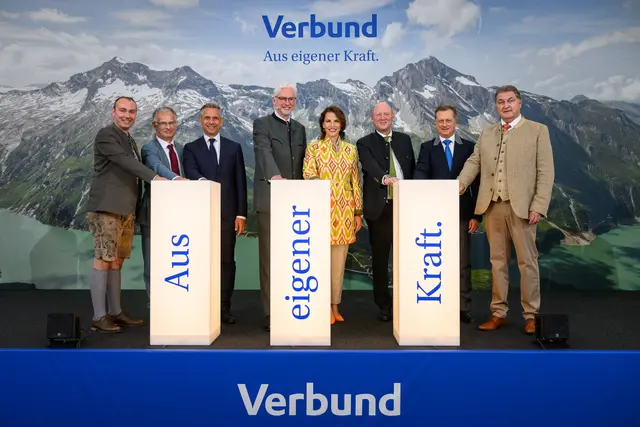 Bürgermeister Kaprun Domenik David, Bundesminister Markus Marterbauer und Wolfgang Hattmannsdorfer, CEO VERBUND Michael Strugl, Landeshauptfrau Karoline Edtstadler, COO VERBUND Achim Kaspar, Geschäftsführer VERBUND Hydro Power Michael Amerer und Karl Heinz Gruber  | Foto: VERBUND/Wiedl
